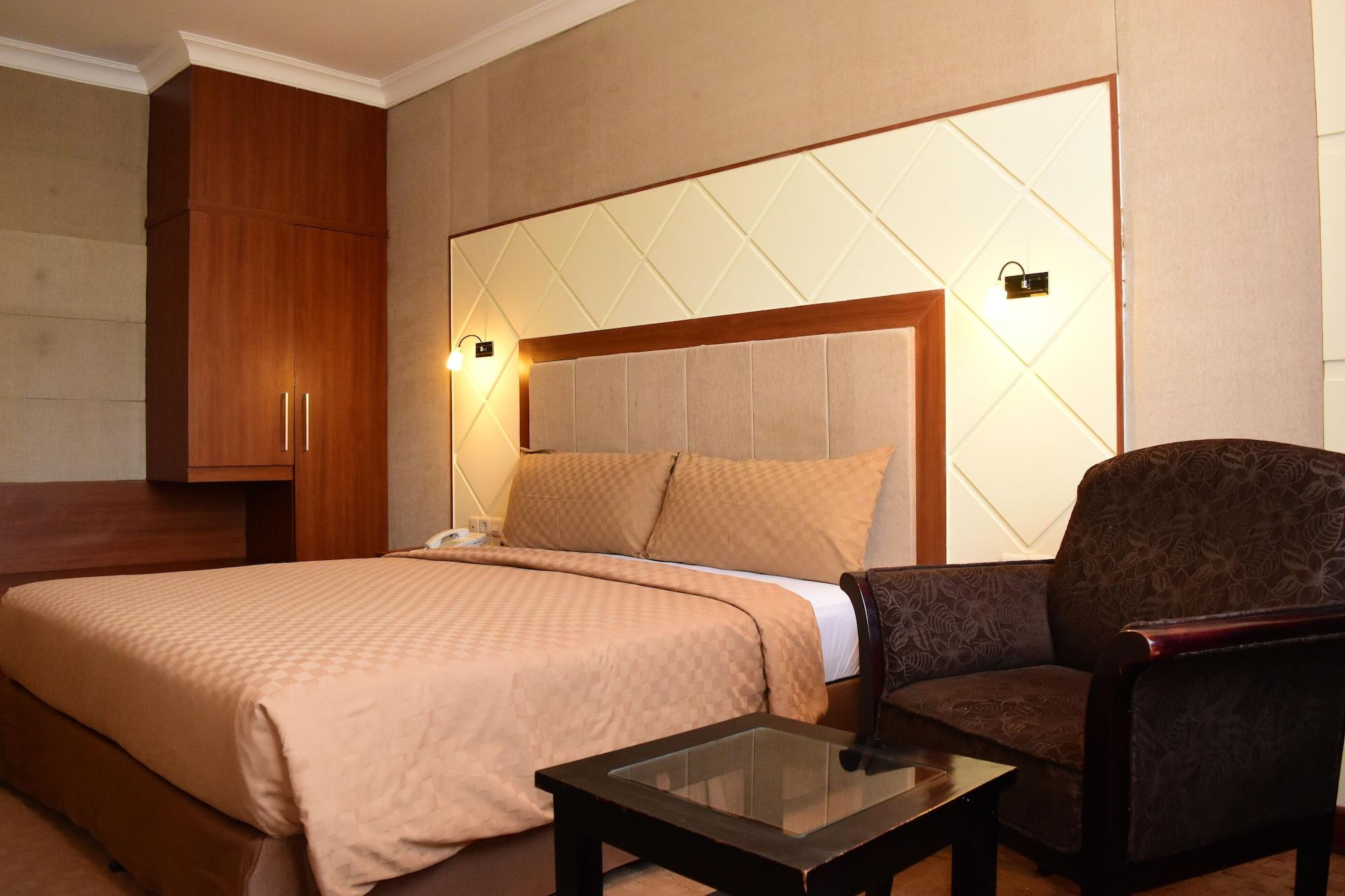 Singgasana 4*