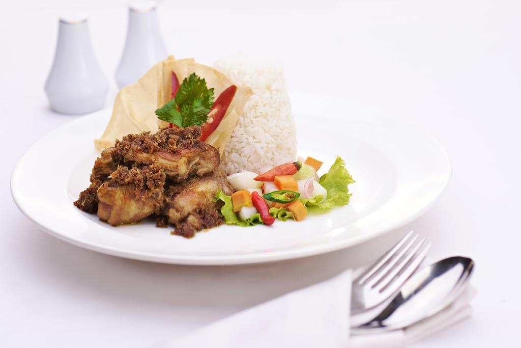 Singgasana 4*