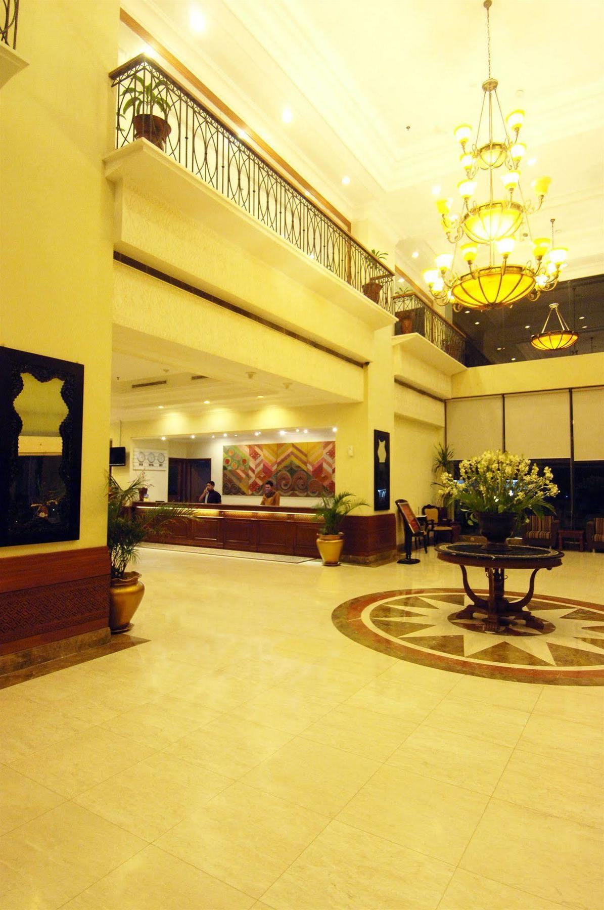 Singgasana 4*