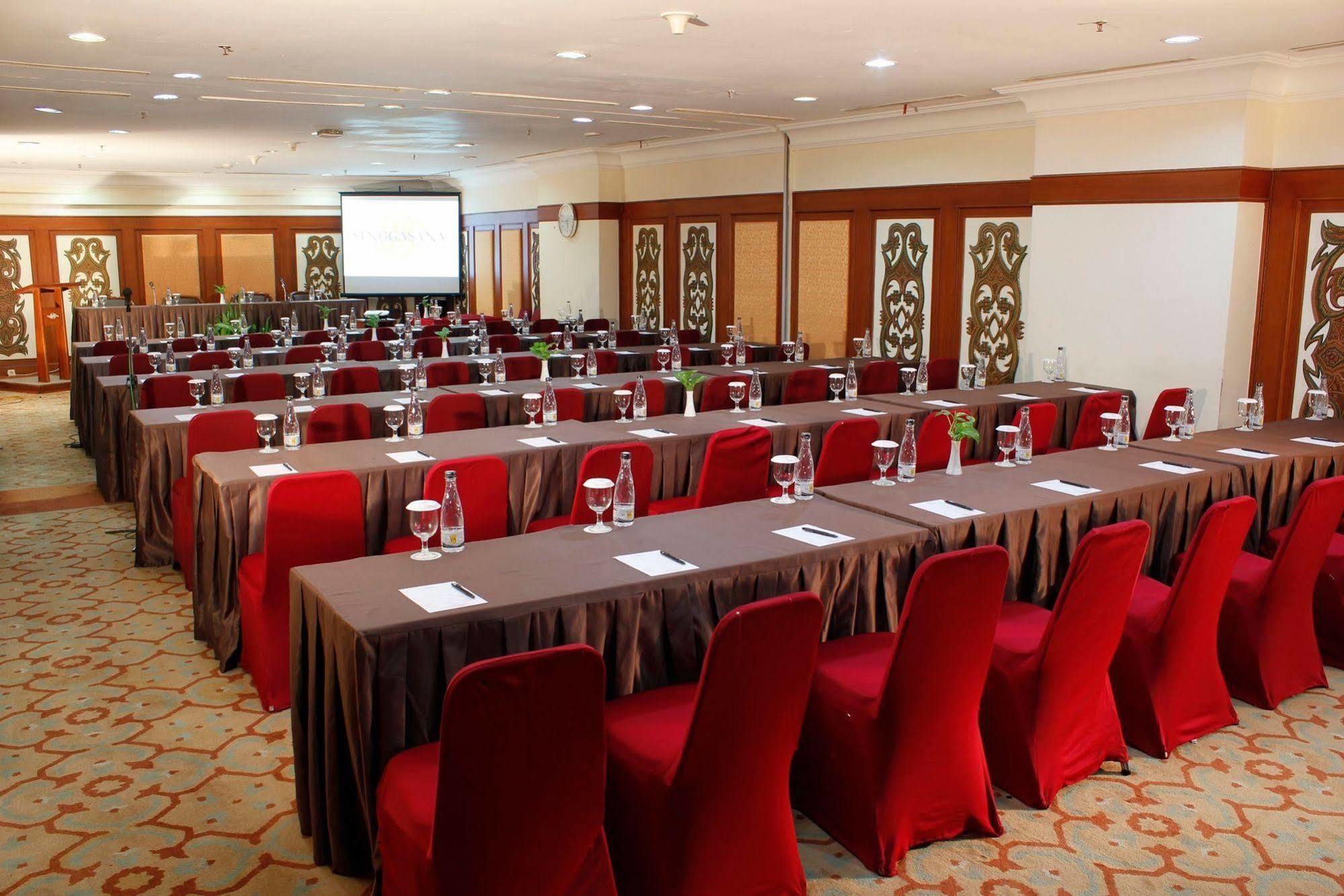 Singgasana 4* Makassar