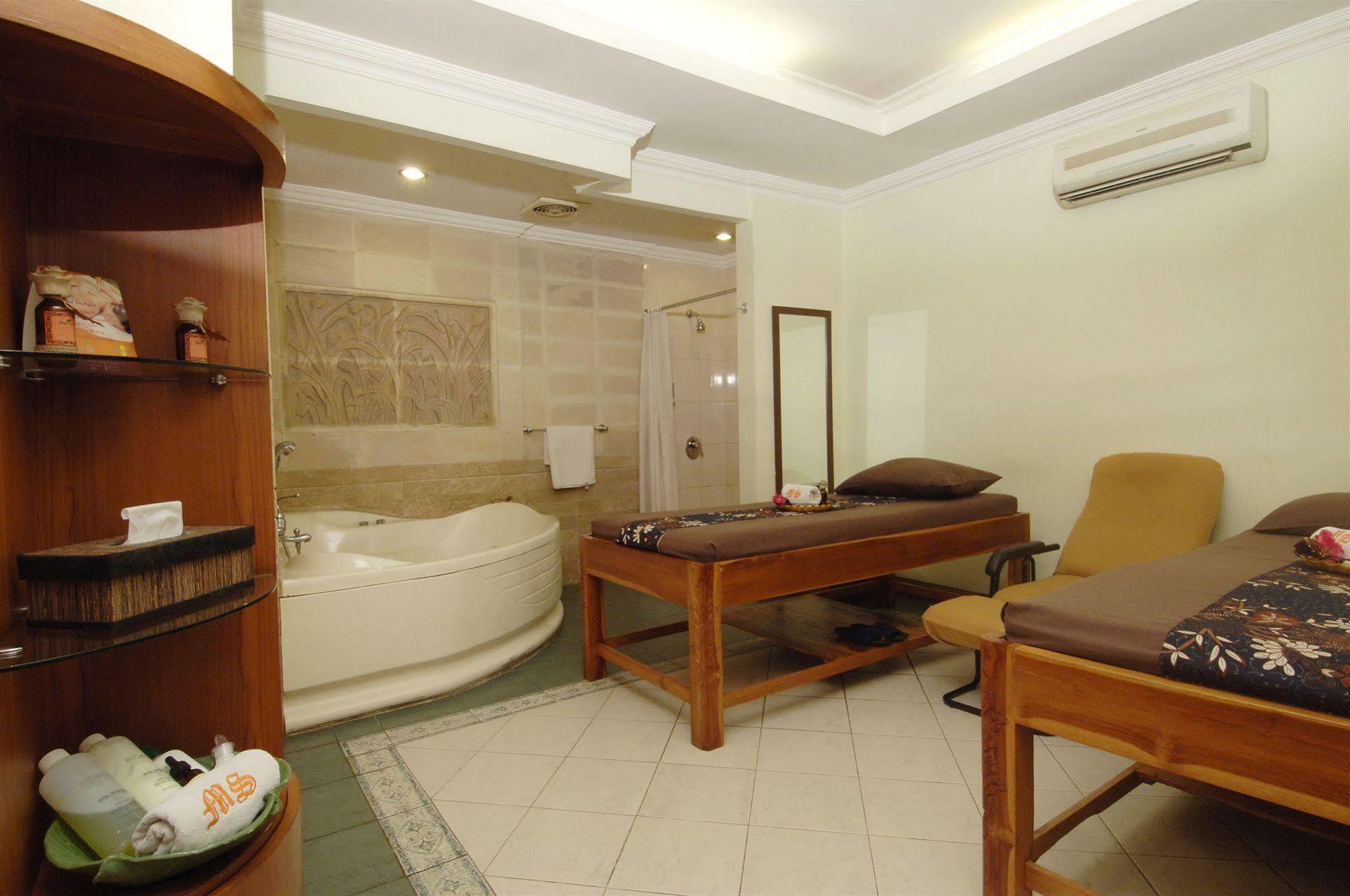 Hotel Singgasana 4*