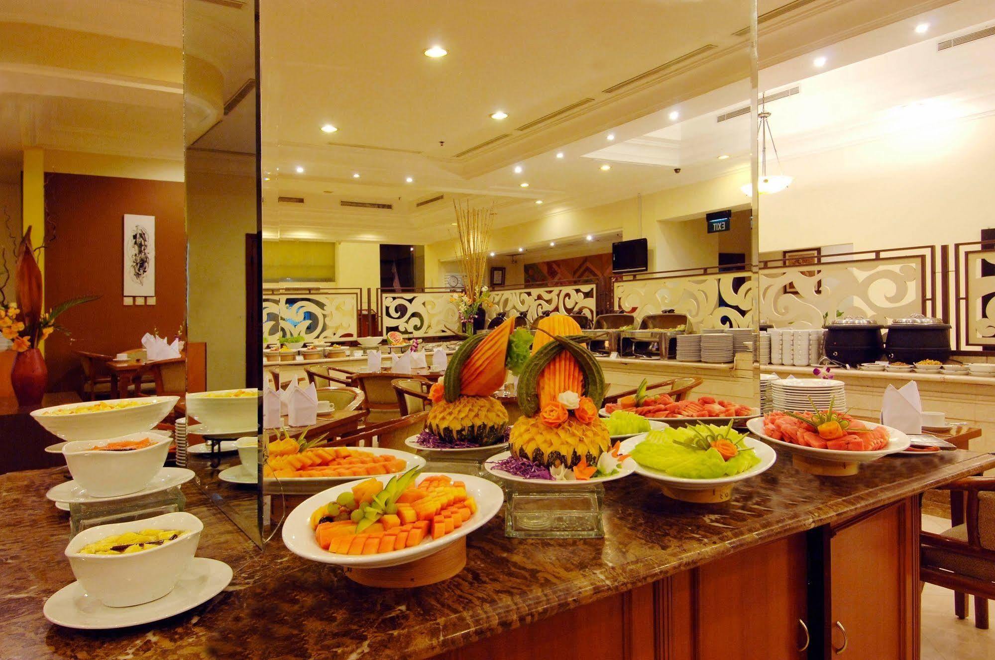 Singgasana 4*