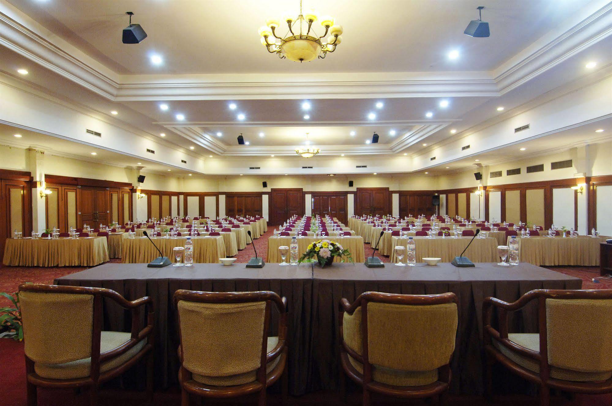 Singgasana Hotel